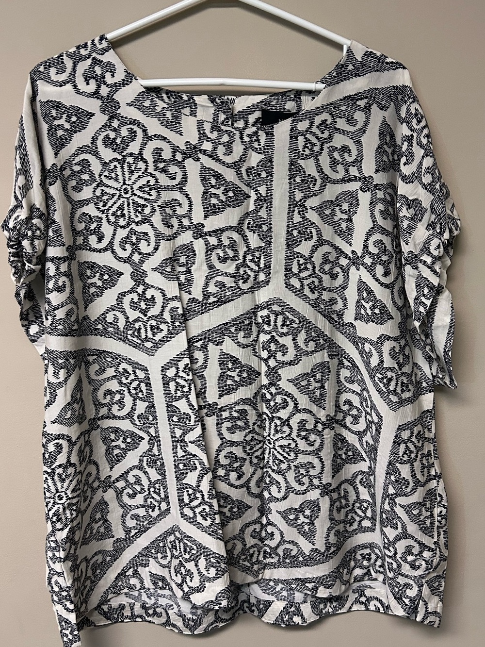 Women’s Black and White Patterned top